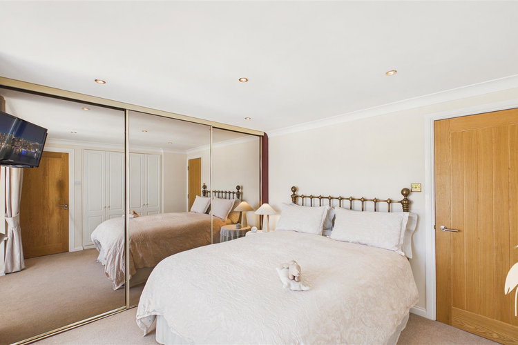 Bedroom 1 - Picture 18 of 33