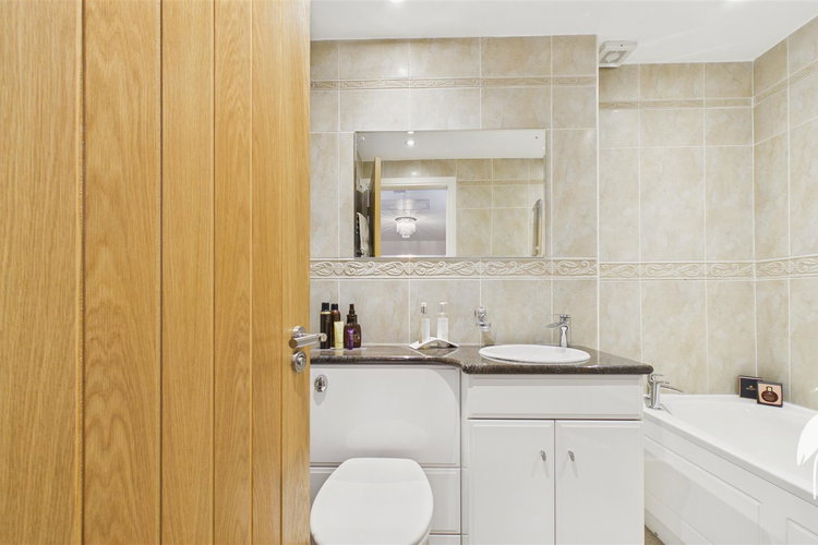 Bathroom - Picture 27 of 33