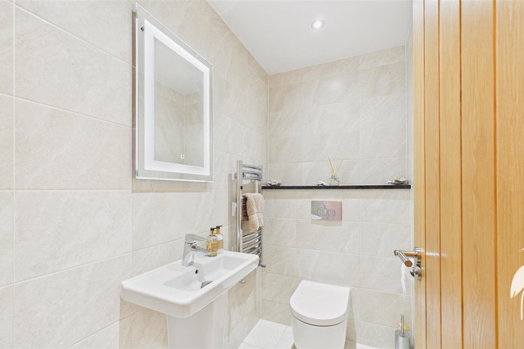 Ground Floor WC - Picture 4 of 33