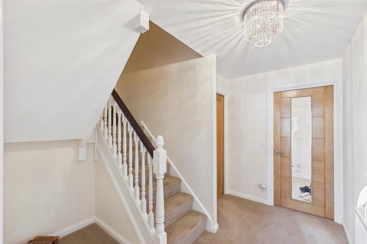 Entrance Hall - Picture 6 of 33