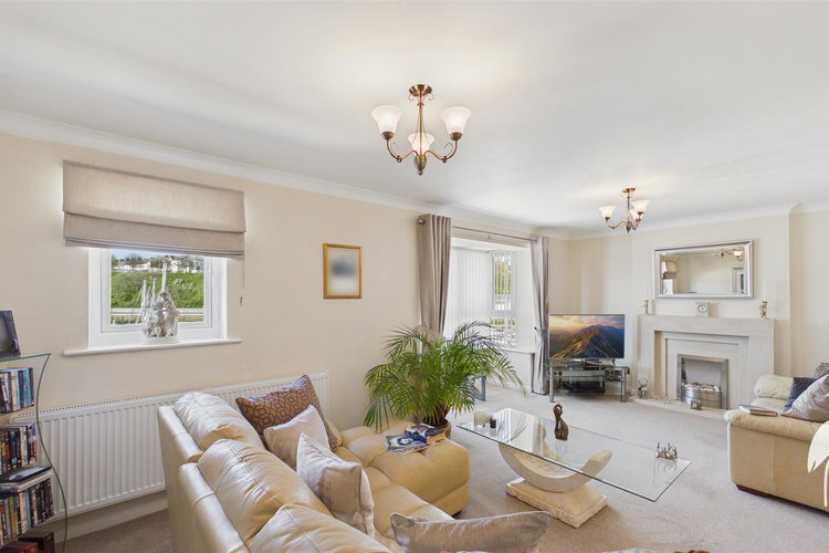 Lounge - Picture 9 of 33