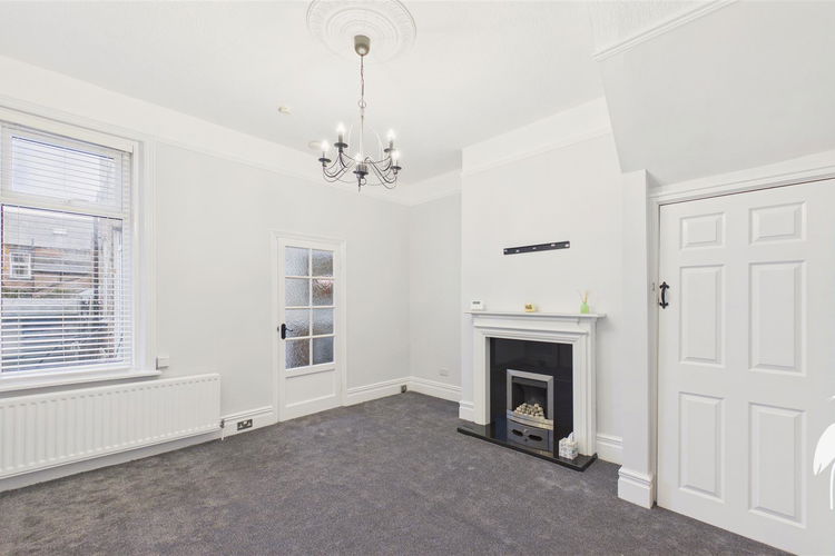 Lounge - Picture 2 of 16