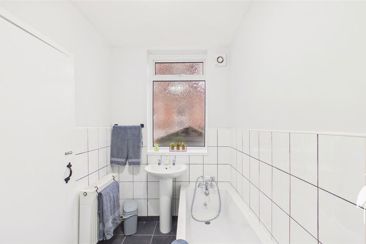 Shower Room - Picture 12 of 16