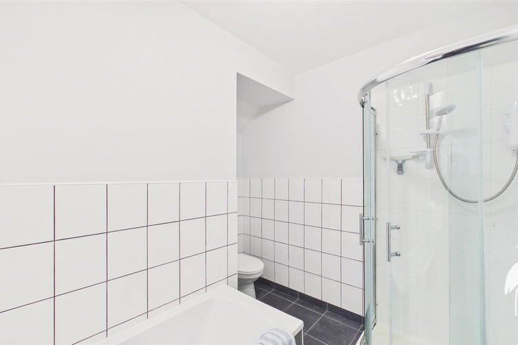 Shower Room - Picture 13 of 16