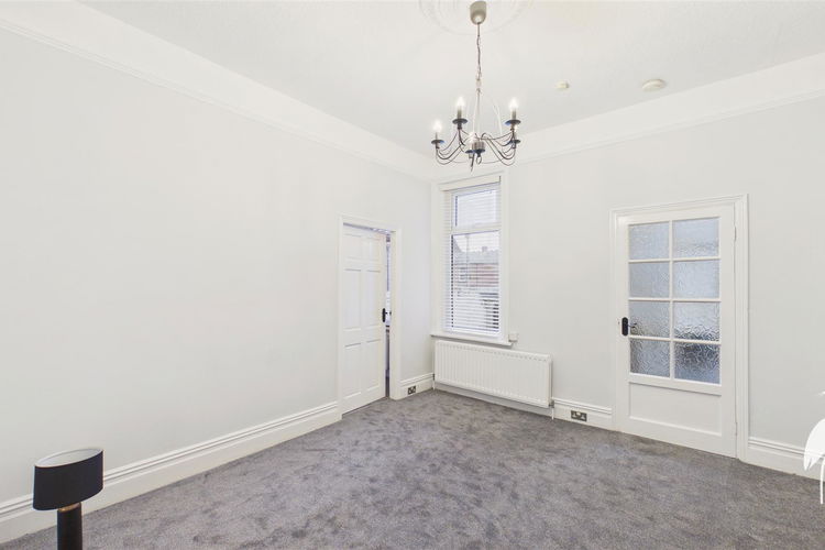 Lounge - Picture 3 of 16