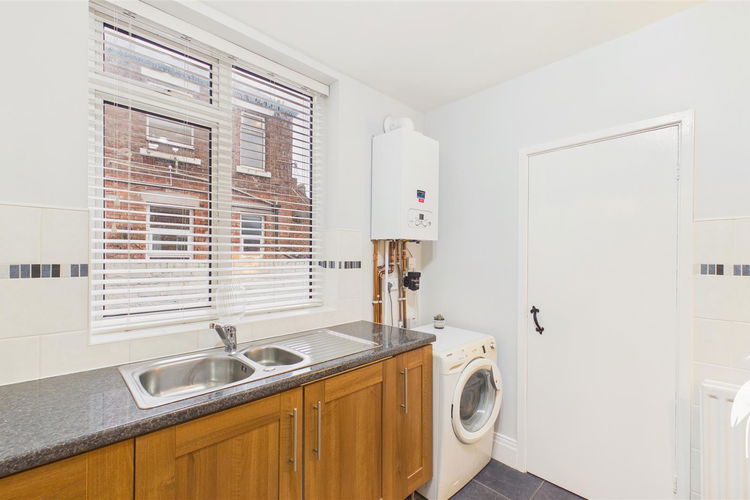 Kitchen - Picture 5 of 16