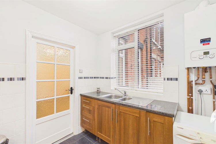 Kitchen - Picture 7 of 16