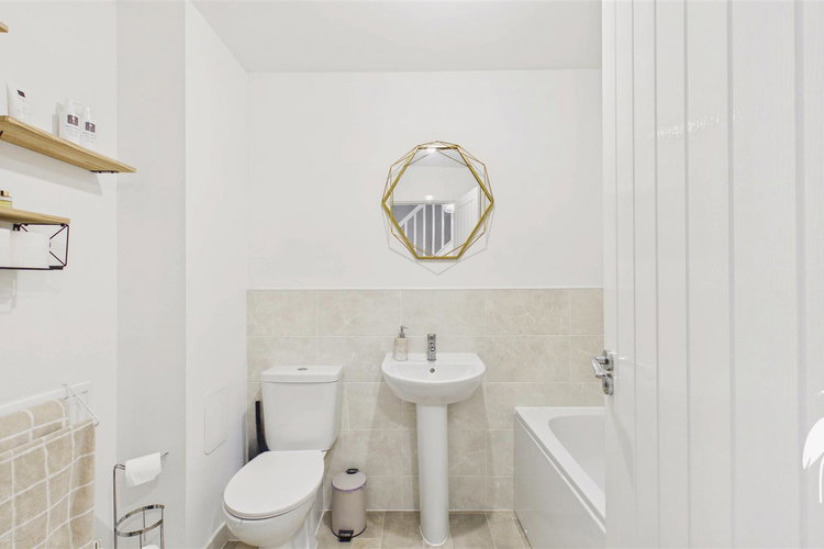 Bathroom - Picture 16 of 27