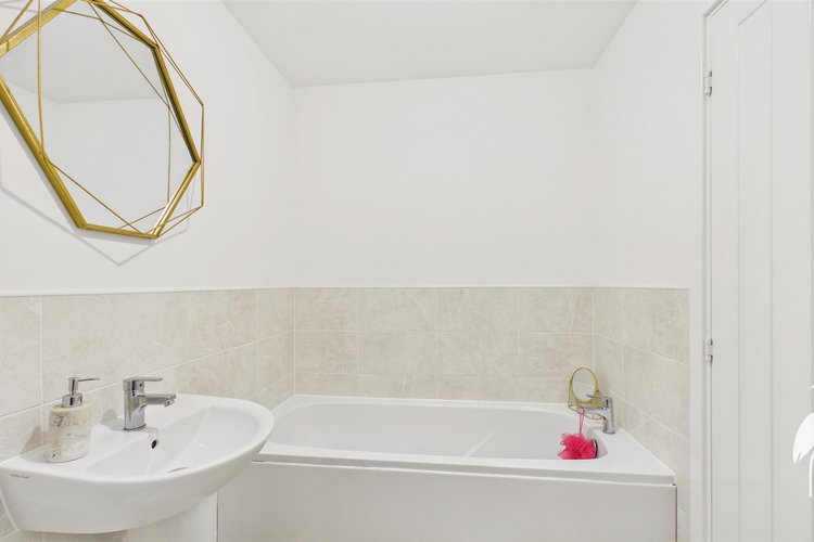 Bathroom - Picture 17 of 27