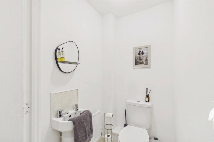 Downstairs WC - Picture 8 of 27