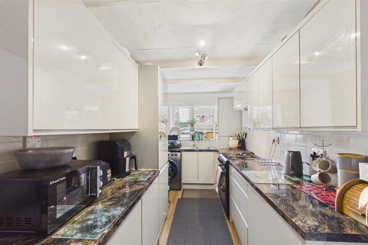 Kitchen - Picture 6 of 17