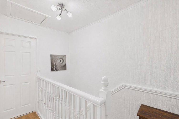 First Floor Landing - Picture 14 of 17