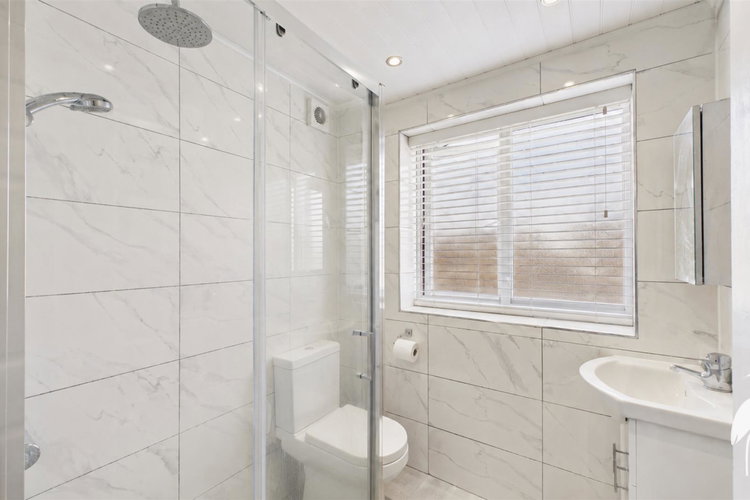 Shower Room - Picture 15 of 17