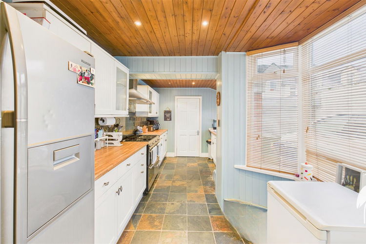 Kitchen - Picture 4 of 20