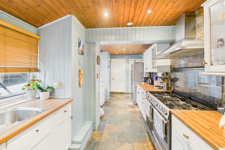 Kitchen - Picture 5 of 20