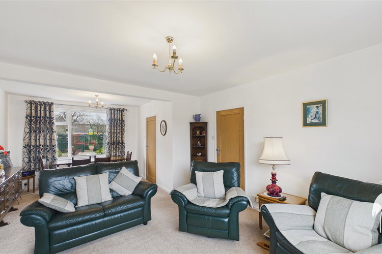 Lounge - Picture 3 of 28