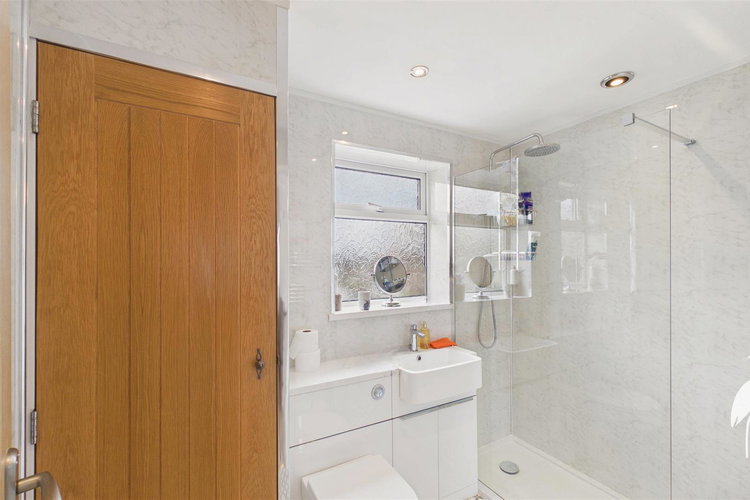 Shower Room - Picture 20 of 28