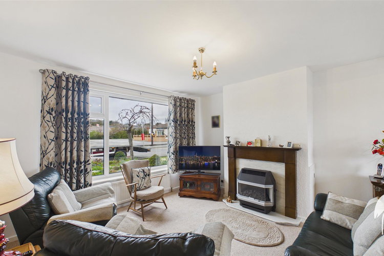 Lounge - Picture 2 of 28