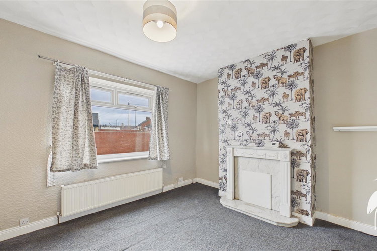 Lounge - Picture 2 of 18