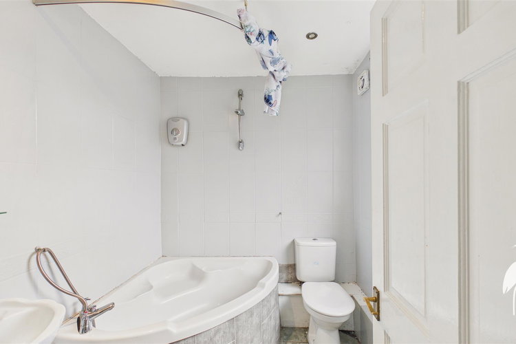 Bathroom - Picture 10 of 18