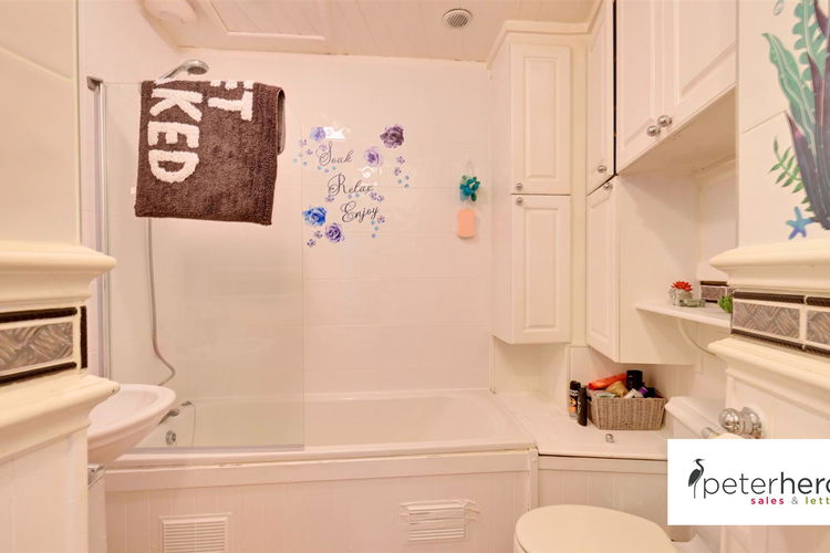 Bathroom - Picture 10 of 14