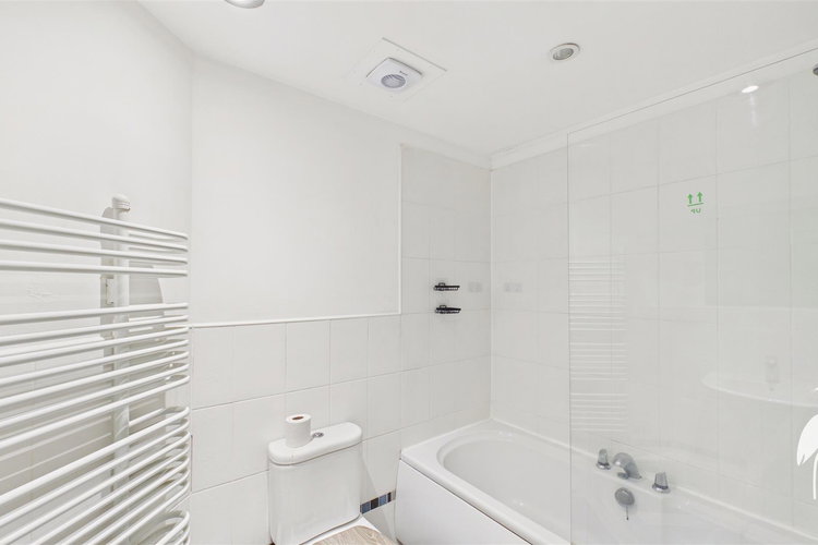 Bathroom - Picture 13 of 14