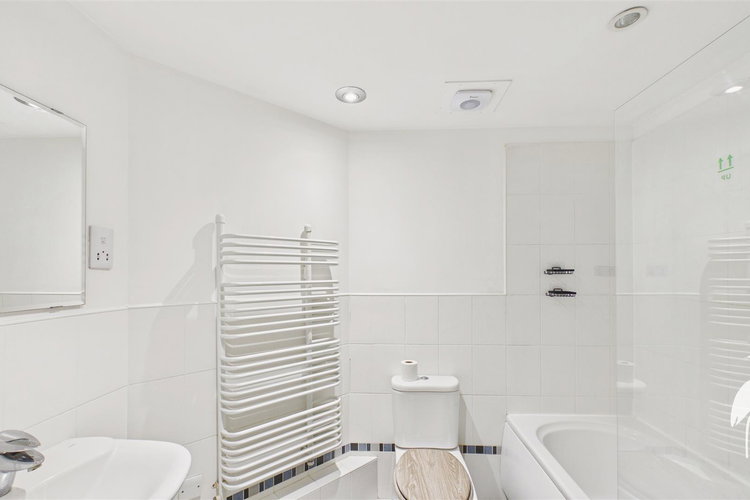 Bathroom - Picture 14 of 14
