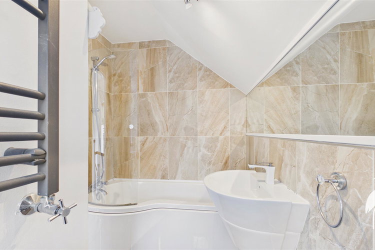 Bathroom - Picture 25 of 36