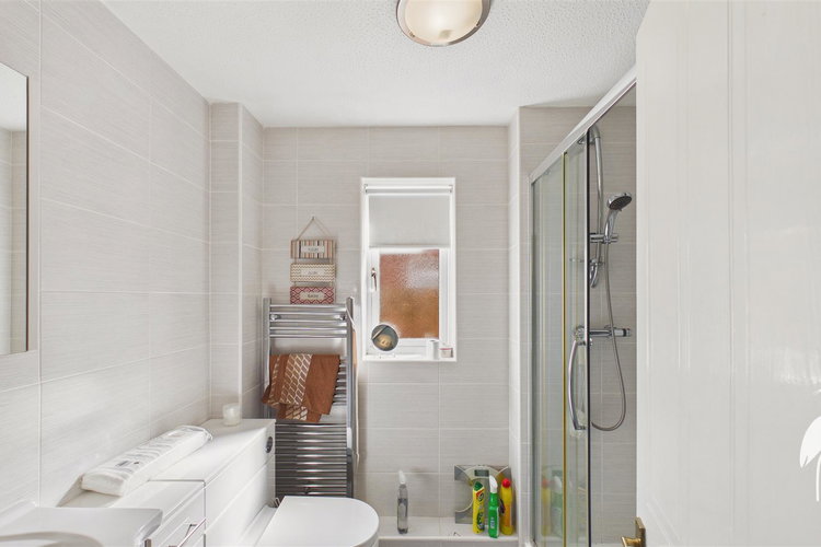 Showerroom - Picture 12 of 19