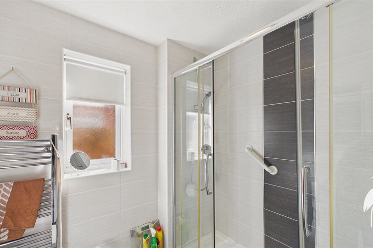 Showerroom - Picture 13 of 19