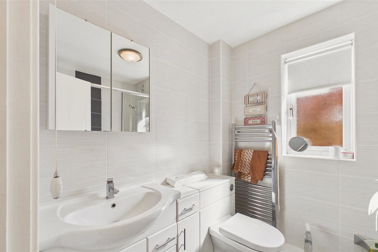 Showerroom - Picture 14 of 19