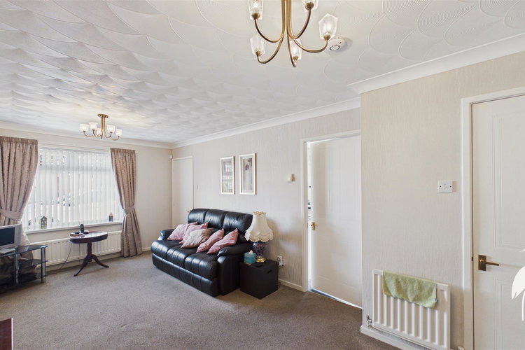 Lounge & Dining Area - Picture 4 of 19