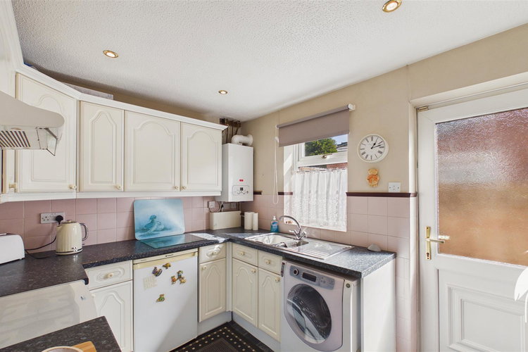 Kitchen - Picture 6 of 19