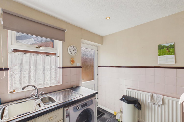 Kitchen - Picture 7 of 19