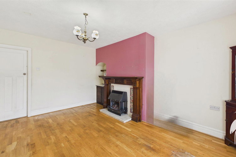 Lounge - Picture 3 of 15