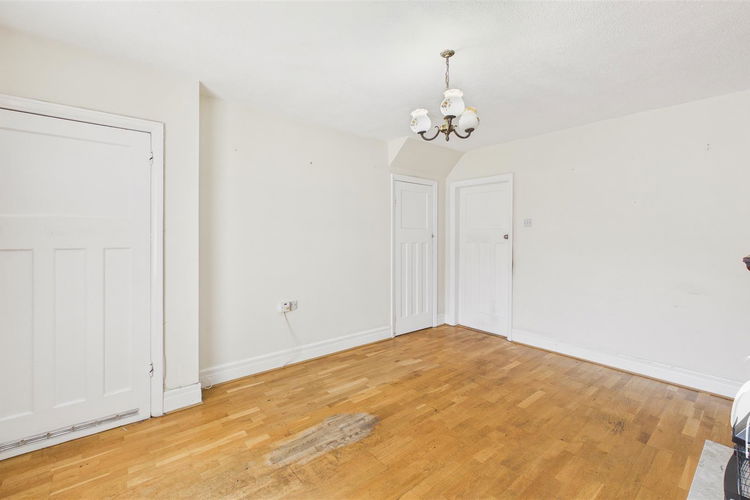 Lounge - Picture 4 of 15