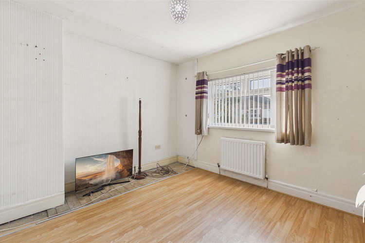 Bedroom 1 - Picture 8 of 15