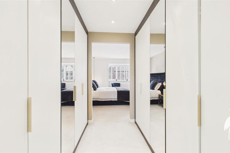 Dressing Area - Picture 19 of 38