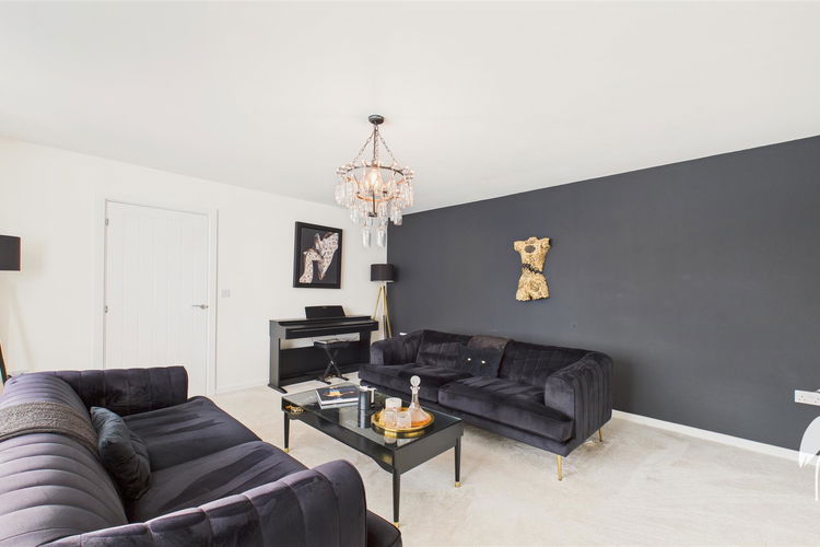 Lounge - Picture 3 of 38