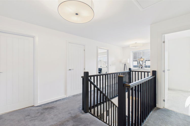 First Floor Landing - Picture 32 of 38