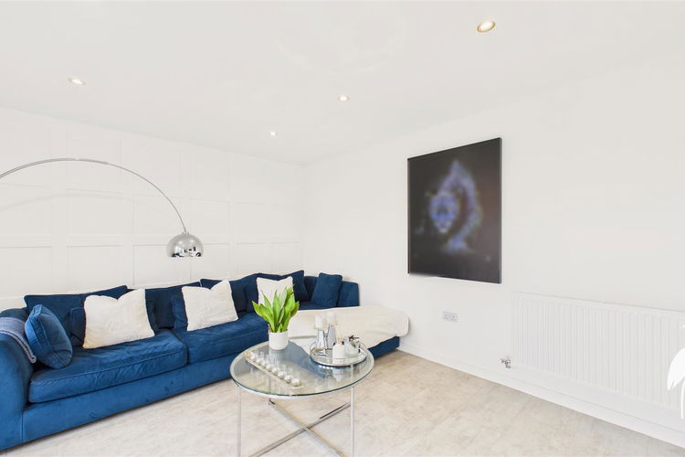 Family Room - Picture 8 of 38