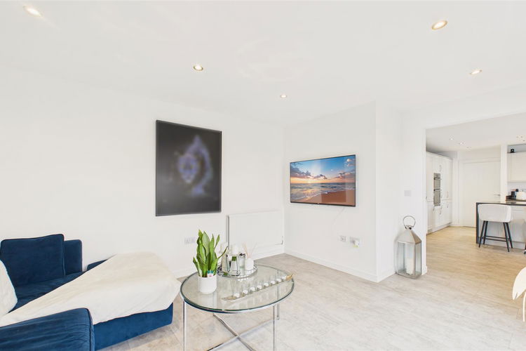 Family Room - Picture 9 of 38