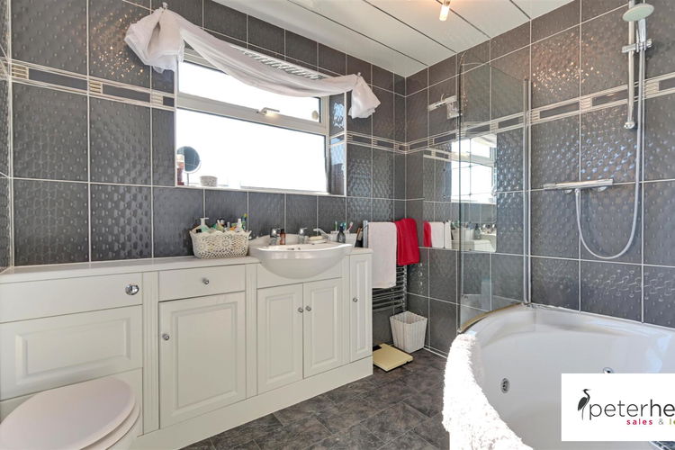 Bathroom - Picture 18 of 20