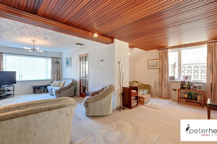 Lounge/Dining Room - Picture 4 of 20