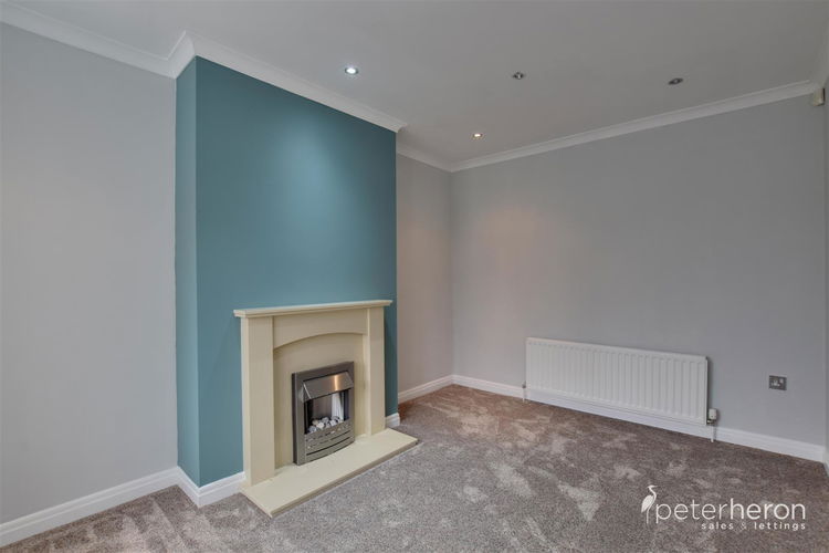 Lounge - Picture 2 of 17