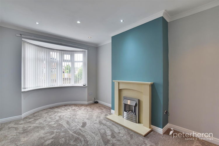 Lounge - Picture 3 of 17