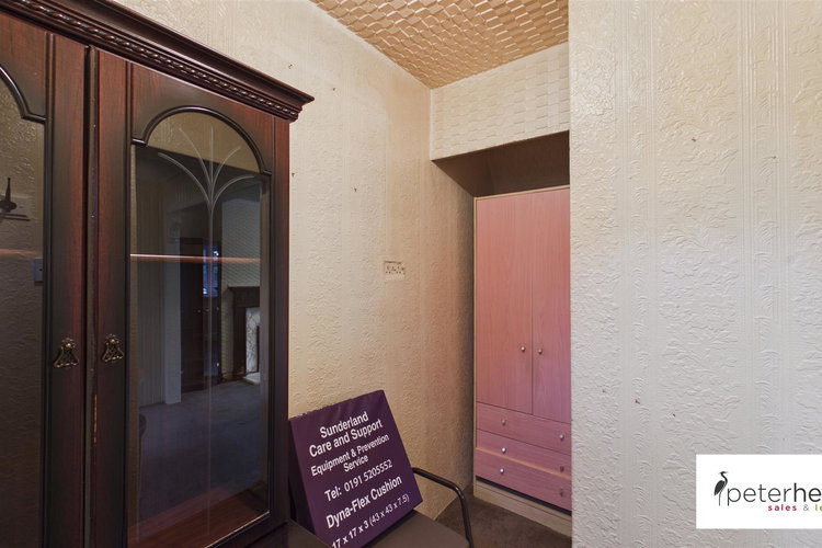 Rear lobby - Picture 9 of 20