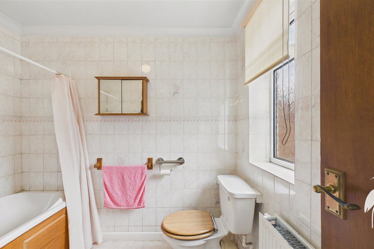 Bathroom - Picture 15 of 22