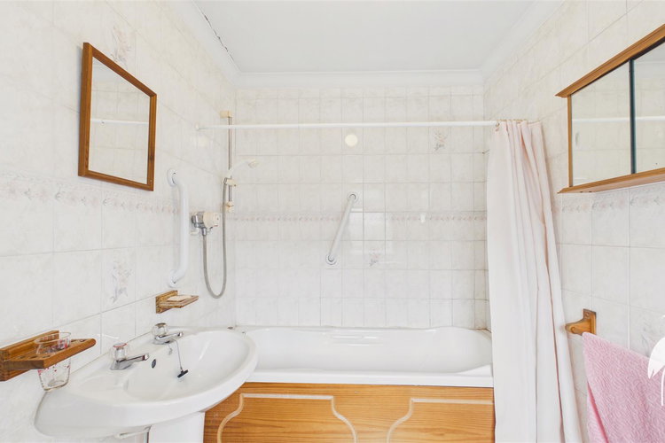 Bathroom - Picture 16 of 22
