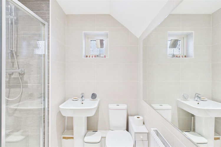 En suite Showerroom - Picture 27 of 33